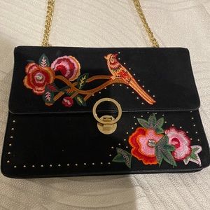 Black shoulder purse with design